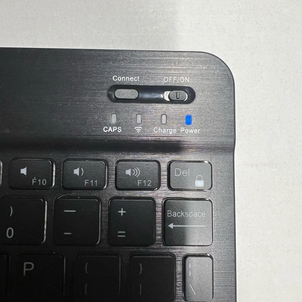 Universal slim portable wireless keyboard